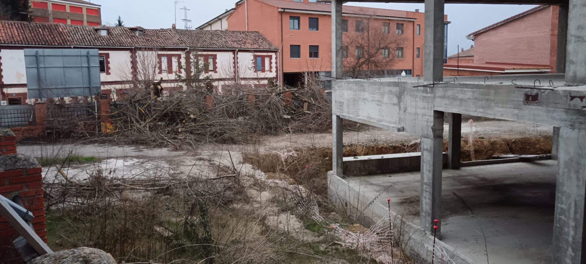 Los nuevos recortes en recursos humanos amenazan con colapsar el servicio de atención primaria en la comarca de Sahagún