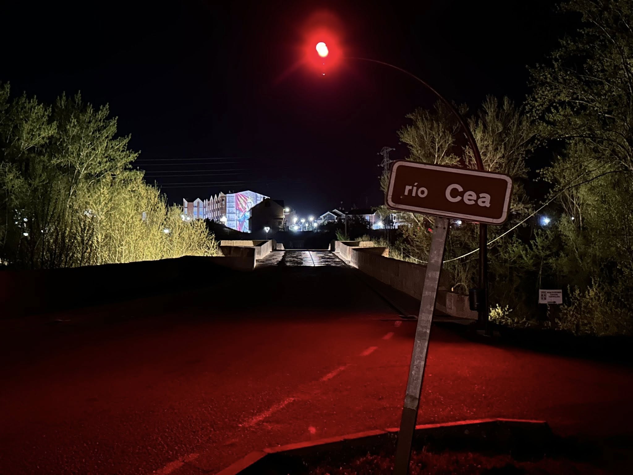 UPL Sahagún denuncia la falta de iluminación en el Puente Canto y exige soluciones